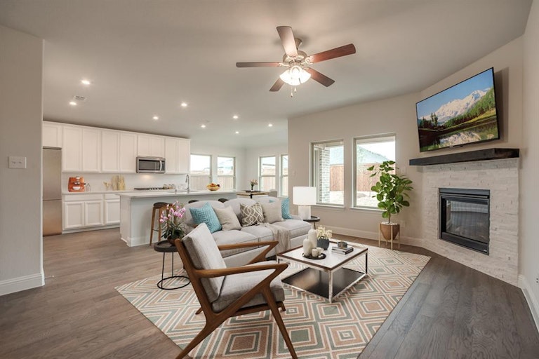 Photo 3 of 10 - 3216 Mountwell Dr, McKinney, TX 75071