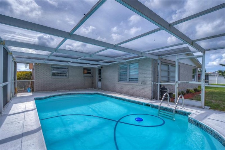 Photo 36 of 49 - 2105 Dartmouth Dr, Holiday, FL 34691