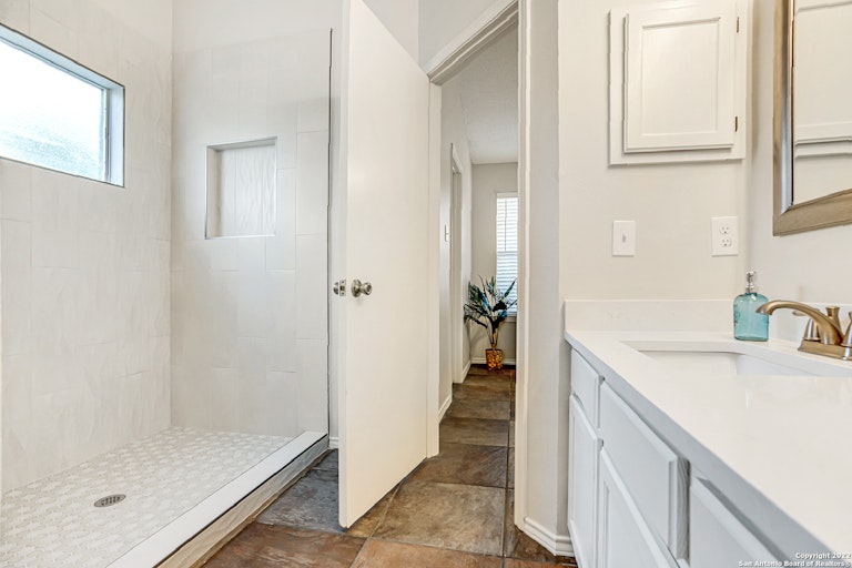 Photo 23 of 35 - 7418 Windbridge, San Antonio, TX 78250
