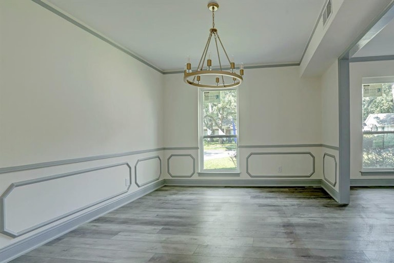 Photo 7 of 27 - 7919 Fairdale Ln, Houston, TX 77063