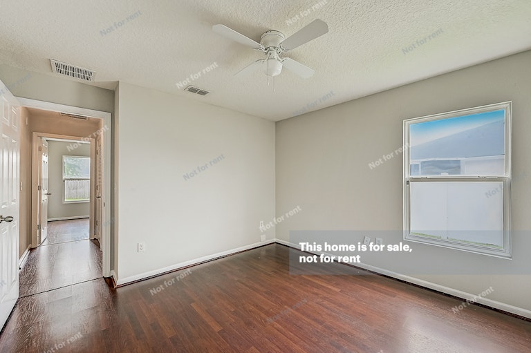 Photo 30 of 33 - 6012 Chestnut Gelding Ln, Jacksonville, FL 32234