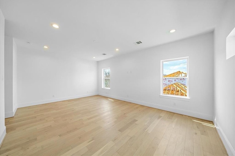 Photo 26 of 46 - 1420 Alexander St, Houston, TX 77008