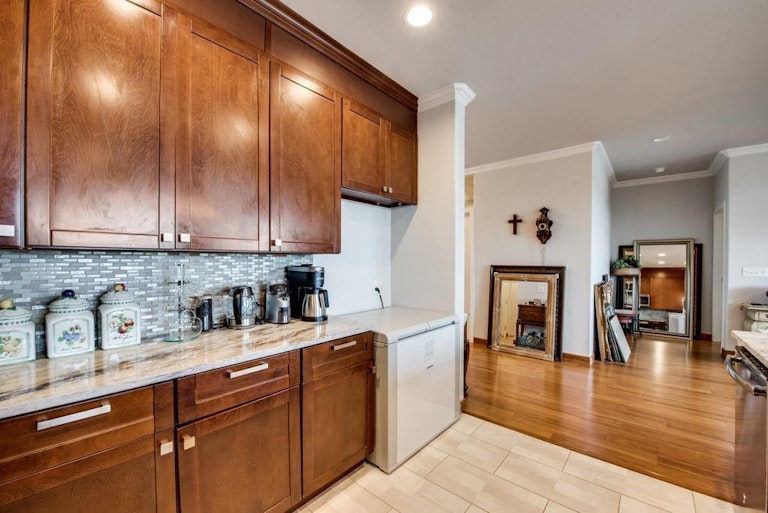 Photo 8 of 22 - 1220 W Trinity Mills Rd #5005, Carrollton, TX 75006