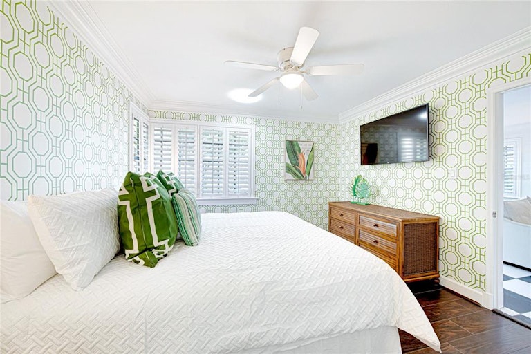 Photo 23 of 53 - 227 Grant Dr, Sarasota, FL 34236