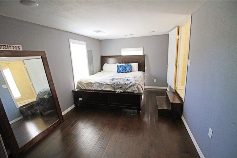 Photo 10 of 39 - 6539 Greenspan Ave, Dallas, TX 75232