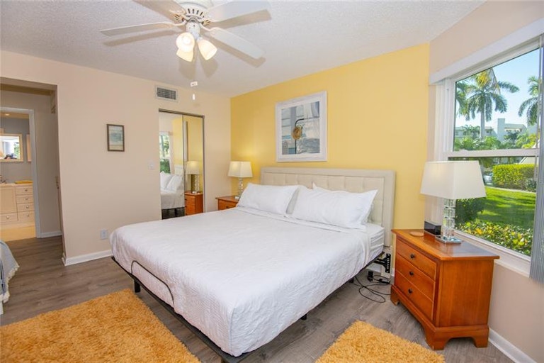 Photo 27 of 49 - 6020 Bahia Del Mar Cir #121, Saint Petersburg, FL 33715