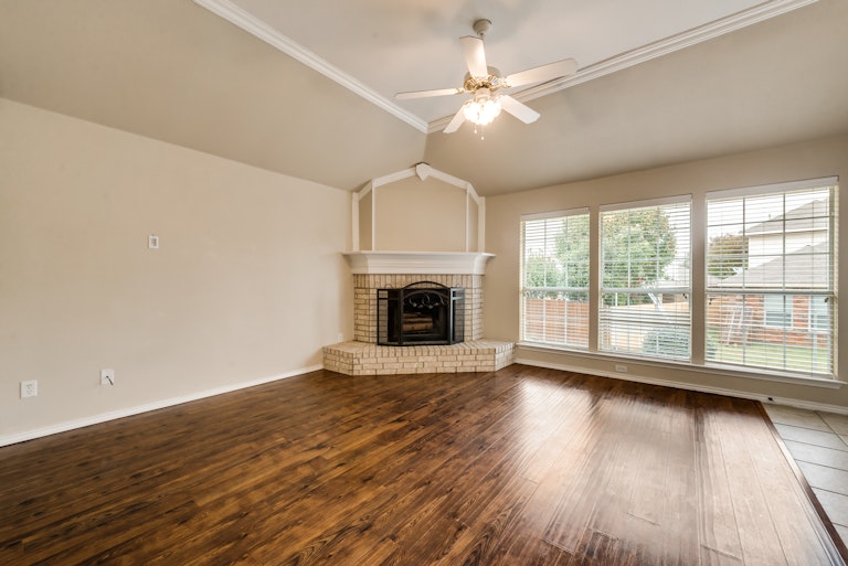 Photo 12 of 27 - 4861 Eagle Trace Dr, Fort Worth, TX 76244