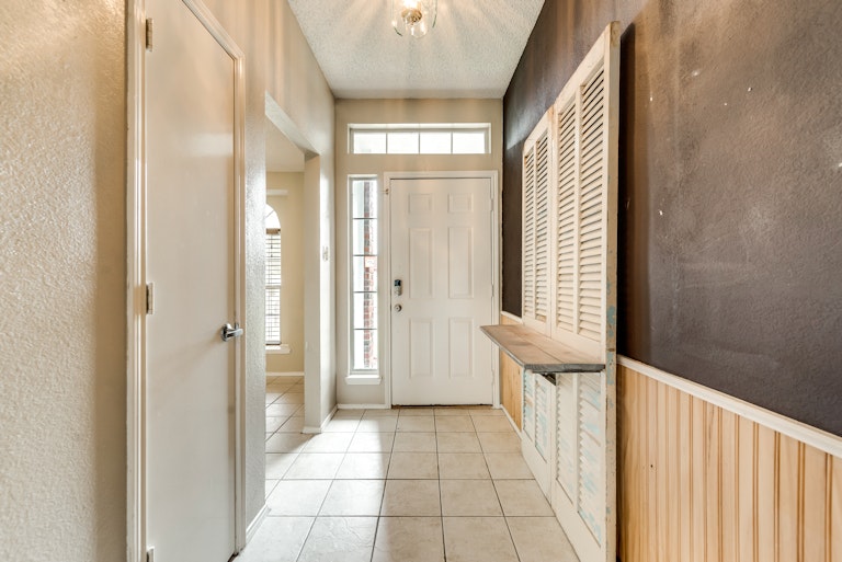 Photo 10 of 29 - 2736 Hidden Springs Dr, Mesquite, TX 75181
