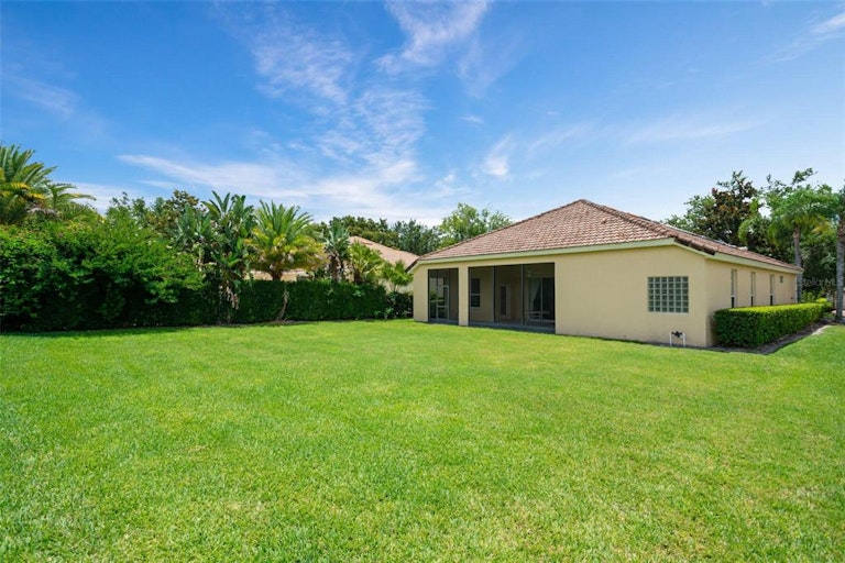 Photo 31 of 38 - 11015 Belmere Isles Ct, Windermere, FL 34786