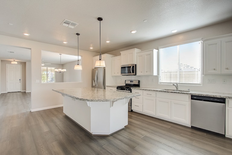 Photo 13 of 34 - 6025 Belfast Way, Roseville, CA 95747