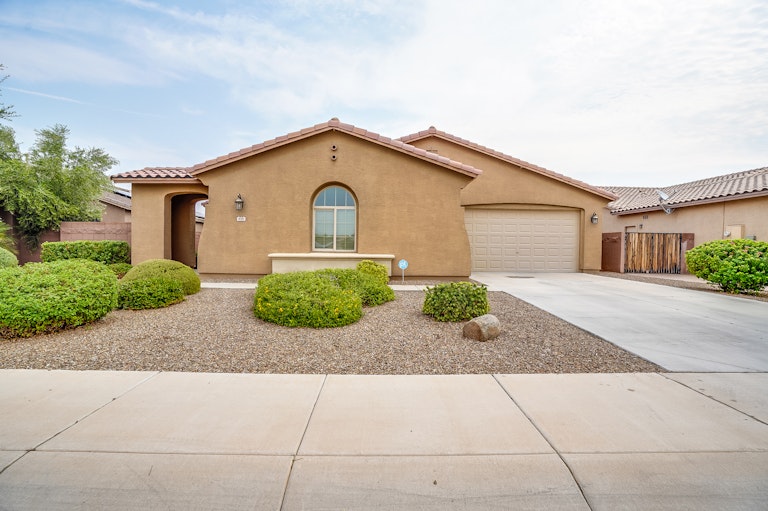 Photo 2 of 25 - 658 W Yellow Wood Ave, San Tan Valley, AZ 85140