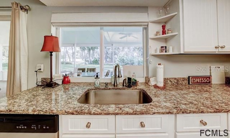 Photo 18 of 39 - 11 Crompton Pl, Palm Coast, FL 32137