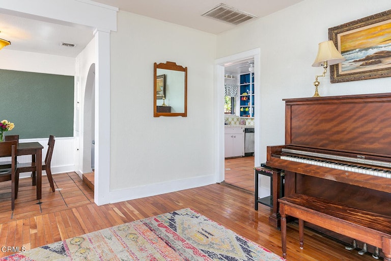 Photo 7 of 29 - 6214 Springvale Dr, Los Angeles, CA 90042