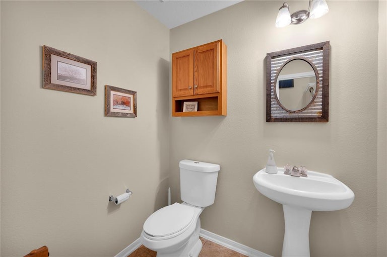 Photo 9 of 33 - 22302 Lamaster Ln, Spring, TX 77373