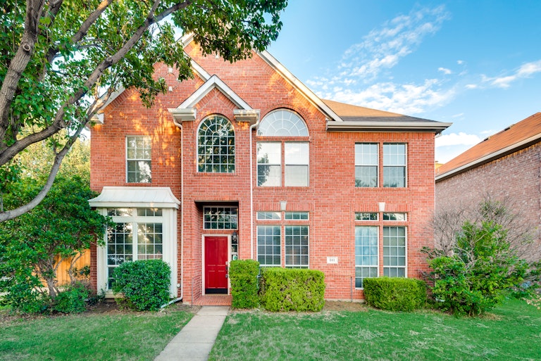 Photo 1 of 35 - 841 High Meadow Ct, Lewisville, TX 75077