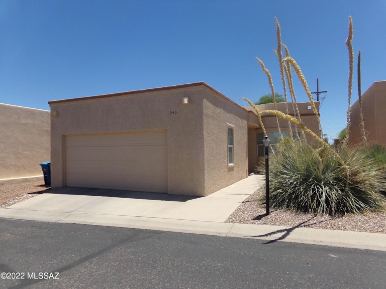 Photo 1 of 27 - 543 W Parkwood Ct, Green Valley, AZ 85614