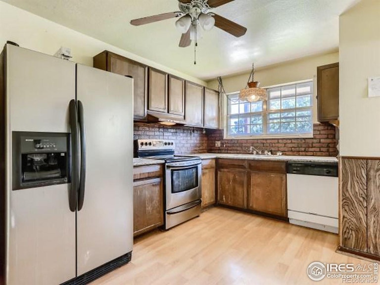 Photo 3 of 22 - 12314 Olmsted Dr, Denver, CO 80239