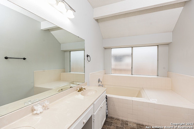 Photo 22 of 40 - 5207 Pine Lake Dr, San Antonio, TX 78244