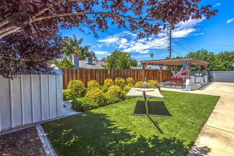 Photo 34 of 35 - 35565 Mountain View St, Yucaipa, CA 92399