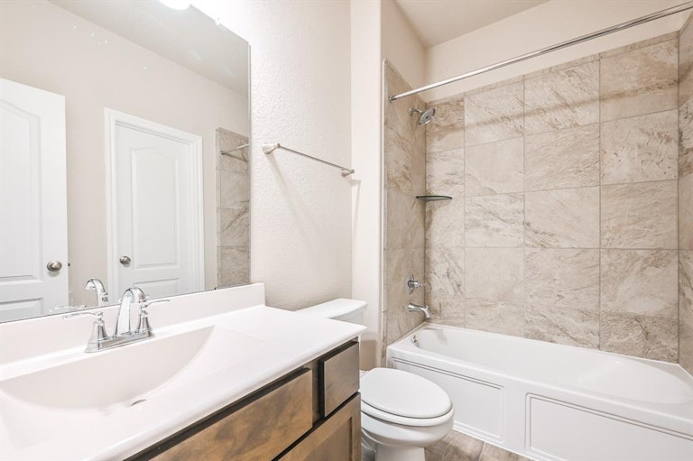 Photo 21 of 36 - 6822 Aspen Peak Dr, Baytown, TX 77521