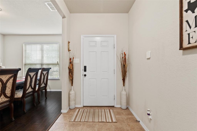 Photo 4 of 30 - 5408 Wharfside Pl, Denton, TX 76208