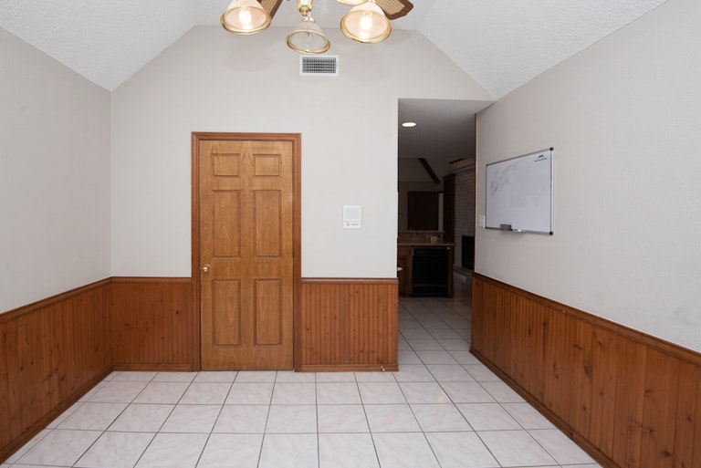 Photo 15 of 29 - 6352 Meadow Lakes Dr, North Richland Hills, TX 76180