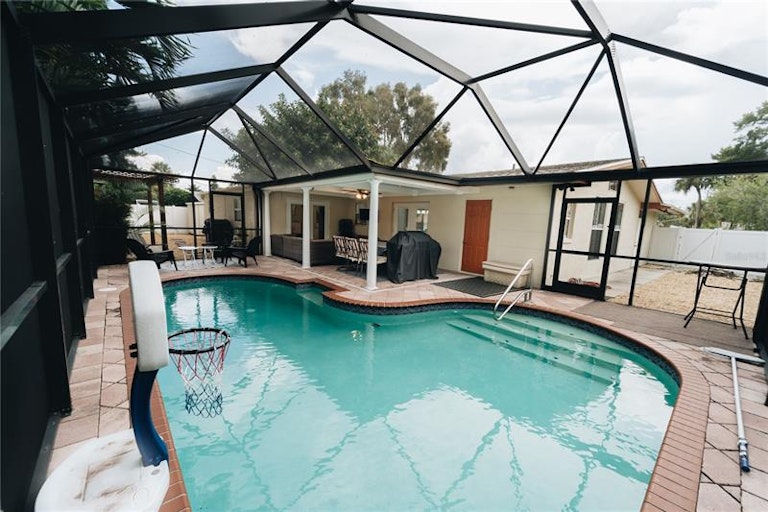 Photo 22 of 23 - 4339 50th Ave S, Saint Petersburg, FL 33711
