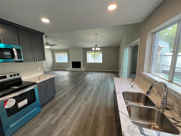 Photo 10 of 23 - 11407 Montverde Ln, Houston, TX 77099