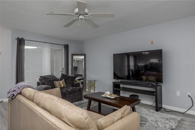 Photo 12 of 35 - 850 S Tamiami Trl #522, Sarasota, FL 34236