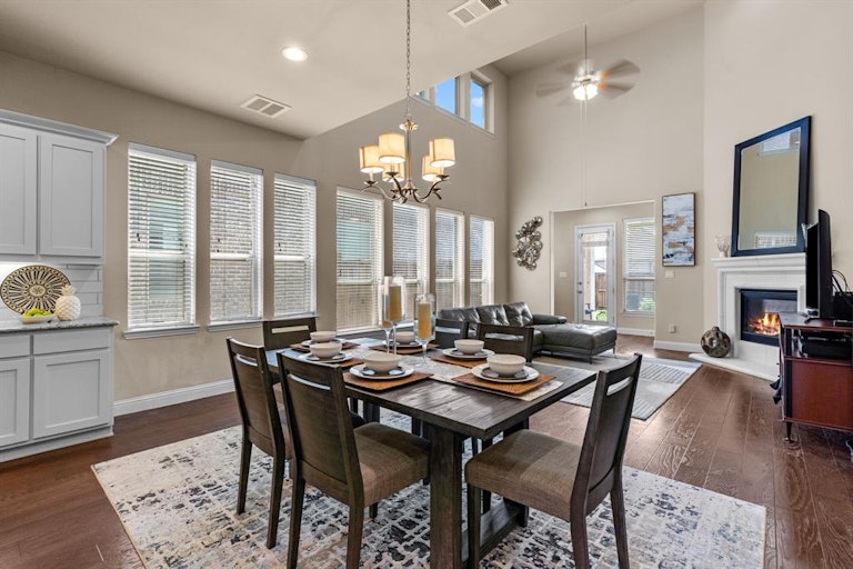 Photo 8 of 26 - 3444 Poinsettia Way, Irving, TX 75038