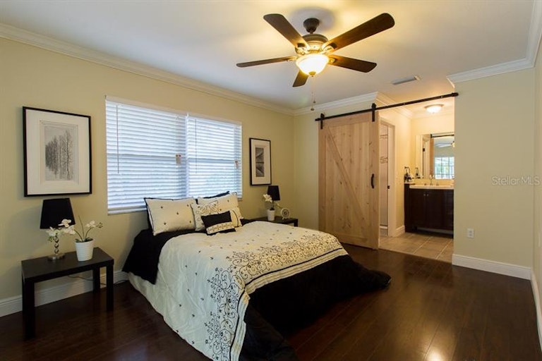 Photo 9 of 24 - 2503 Trinidad St, Sarasota, FL 34231