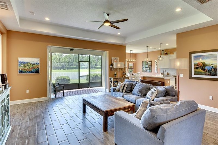 Photo 4 of 39 - 1124 Thornbury Dr, Parrish, FL 34219