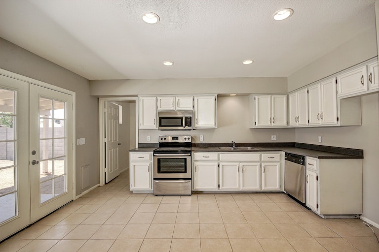 Photo 2 of 25 - 1133 E Glade Cir, Mesa, AZ 85204