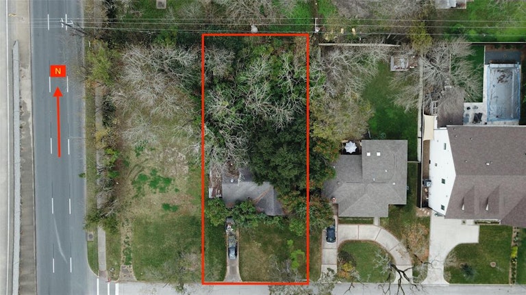 Photo 4 of 12 - 4626 Maple St, Bellaire, TX 77401