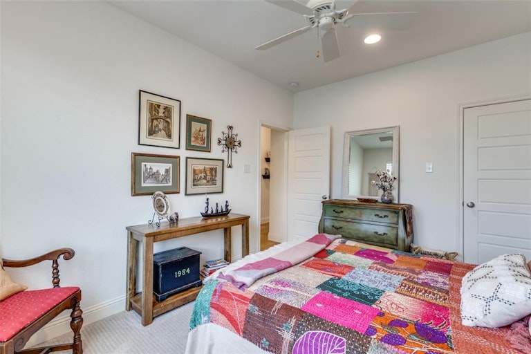 Photo 21 of 31 - 6310 Oakbend Cir, Fort Worth, TX 76132