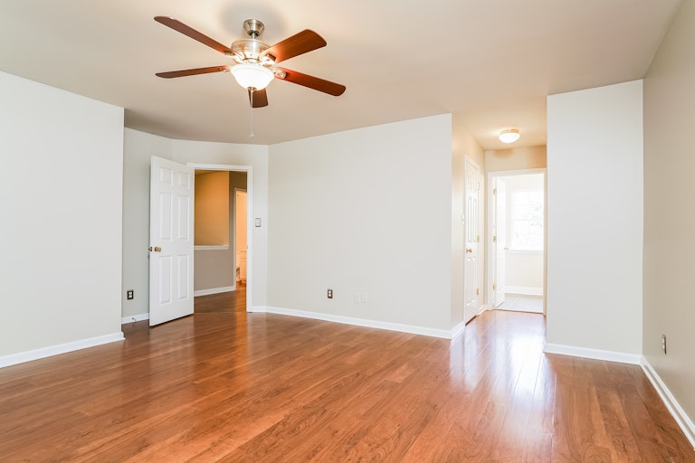 Photo 10 of 25 - 5315 Eolian Ct, Raleigh, NC 27607