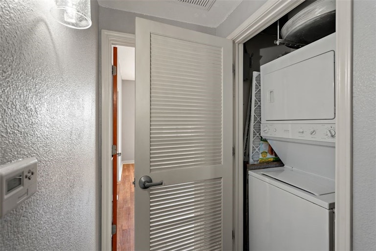 Photo 24 of 32 - 711 W 26th St #701, Austin, TX 78705