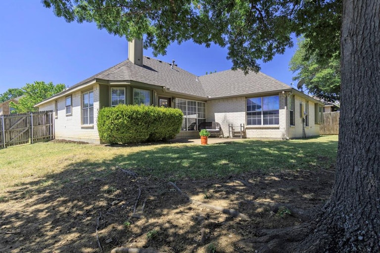 Photo 26 of 26 - 915 Felicia Ln, Arlington, TX 76017