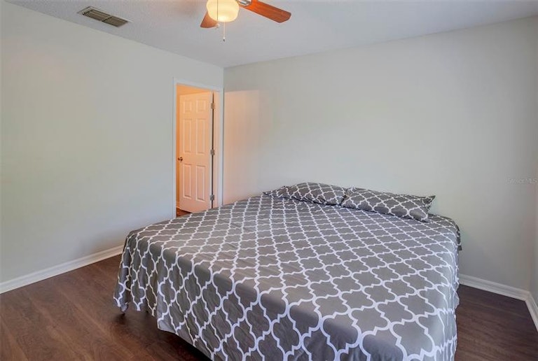 Photo 13 of 38 - 18220 Paradise Point Dr, Tampa, FL 33647