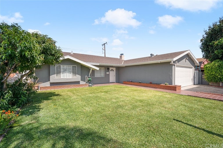 Photo 1 of 25 - 1914 S Marine St, Santa Ana, CA 92704