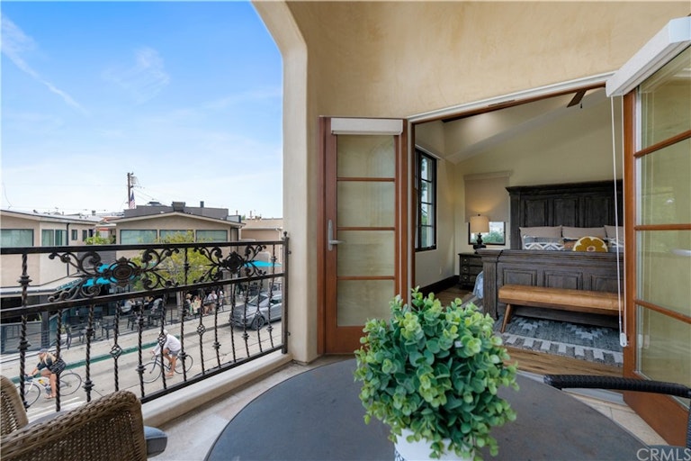 Photo 11 of 28 - 133 Agate Ave, Newport Beach, CA 92662