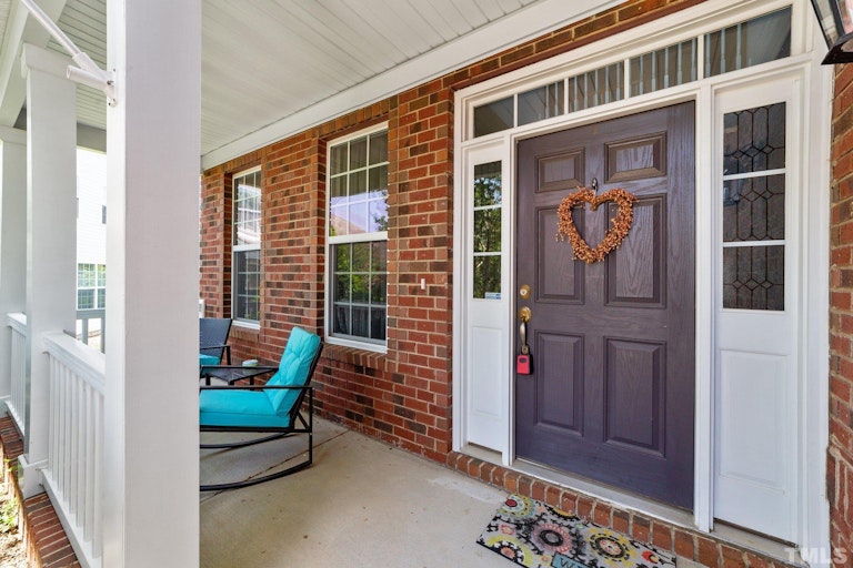 Photo 2 of 40 - 6209 Sparkling Brook Dr, Raleigh, NC 27616