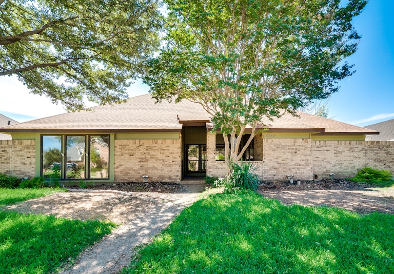Photo 1 of 32 - 3314 Greenview Dr, Garland, TX 75044
