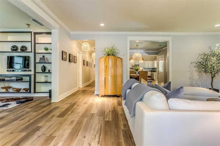 Photo 3 of 38 - 405 N Bradley St, McKinney, TX 75069