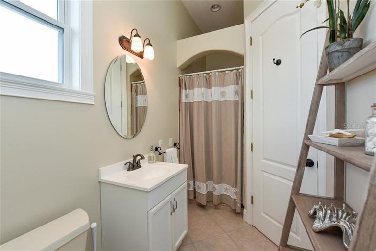 Photo 17 of 25 - 320 Faubel St, Sarasota, FL 34242
