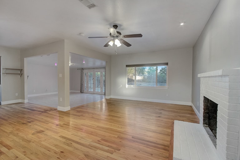 Photo 14 of 32 - 8146 Lichen Dr, Citrus Heights, CA 95621
