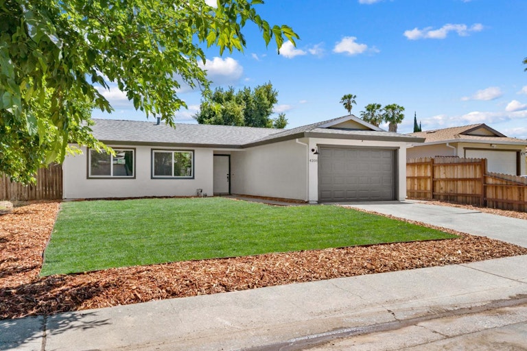 Photo 3 of 29 - 4208 Strathmore Way, North Highlands, CA 95660