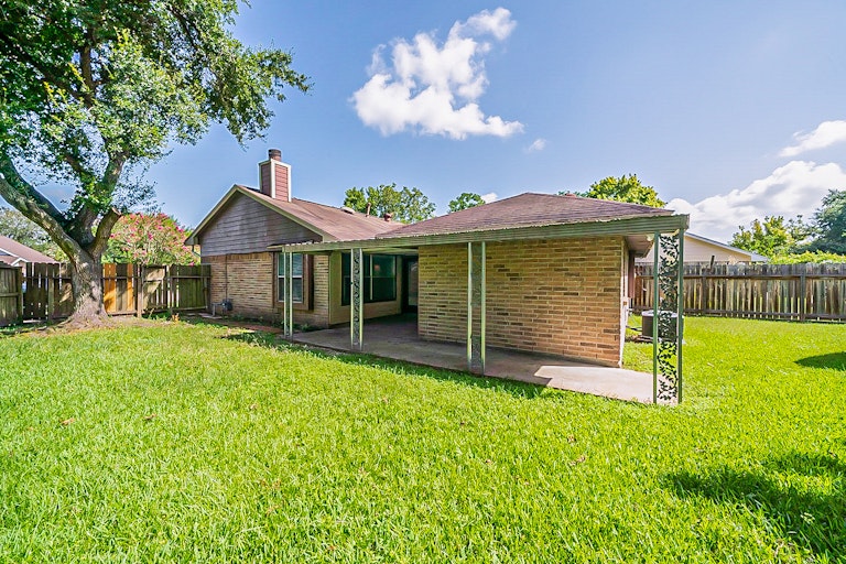 Photo 25 of 28 - 26 Parkbriar Cir, Baytown, TX 77521