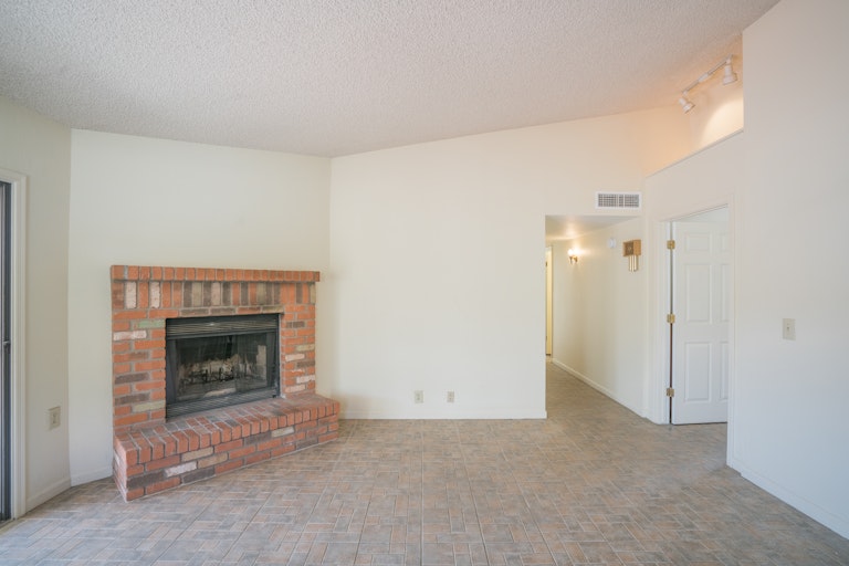 Photo 4 of 26 - 7425 W Columbine Dr, Peoria, AZ 85381