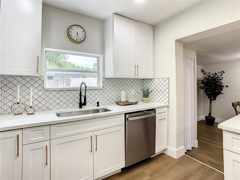 Photo 9 of 26 - 420 40th St S, Saint Petersburg, FL 33711